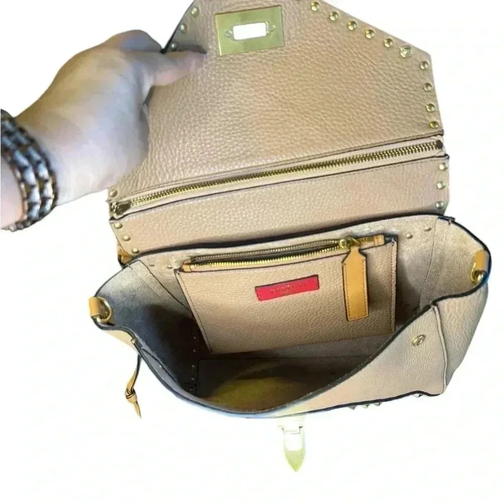 VALENTINO GARAVANI Vitello Rockstud Hype Shoulder Bag. - Picture 11 of 13